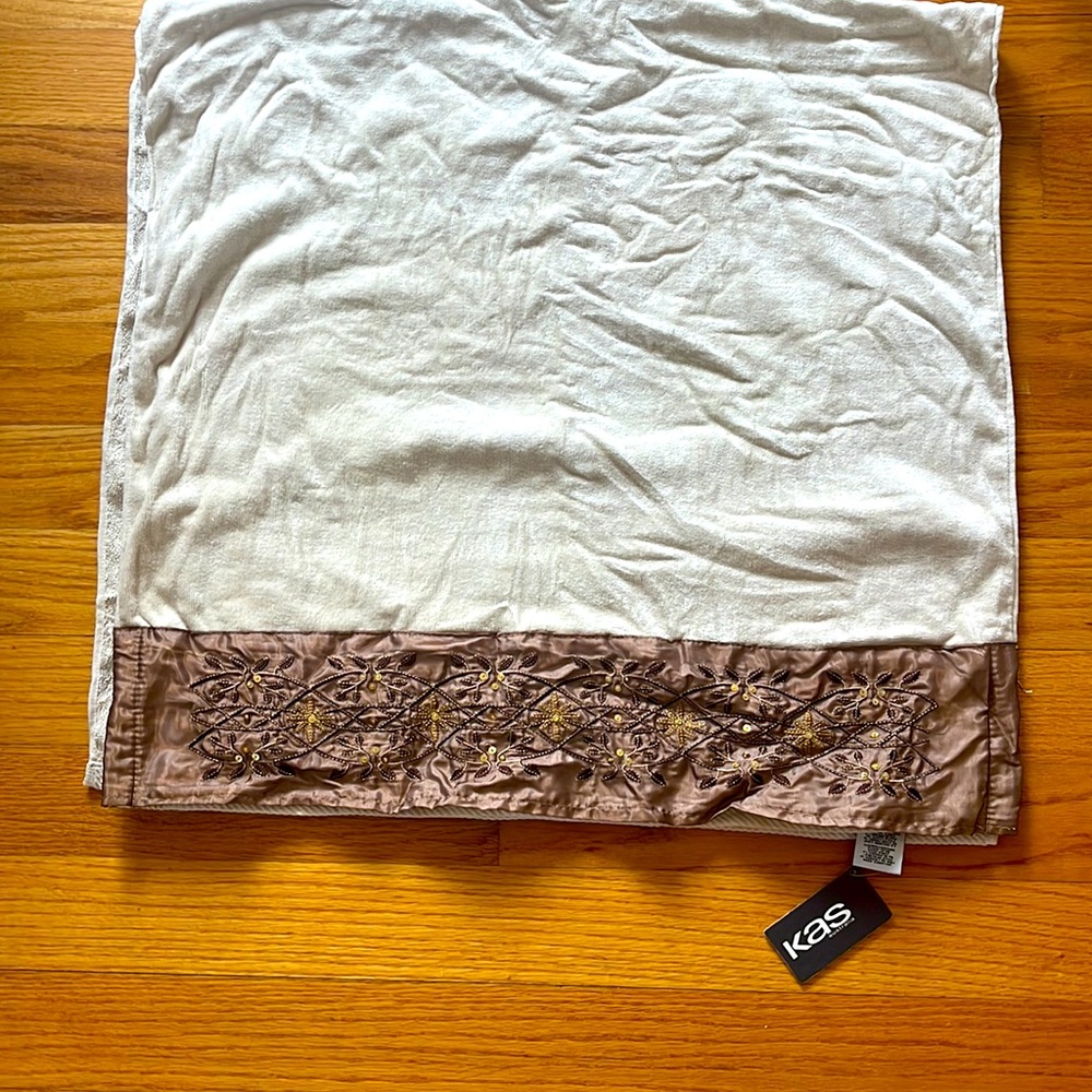 NWT Kas Australia Large Bathroom Decorative Towel